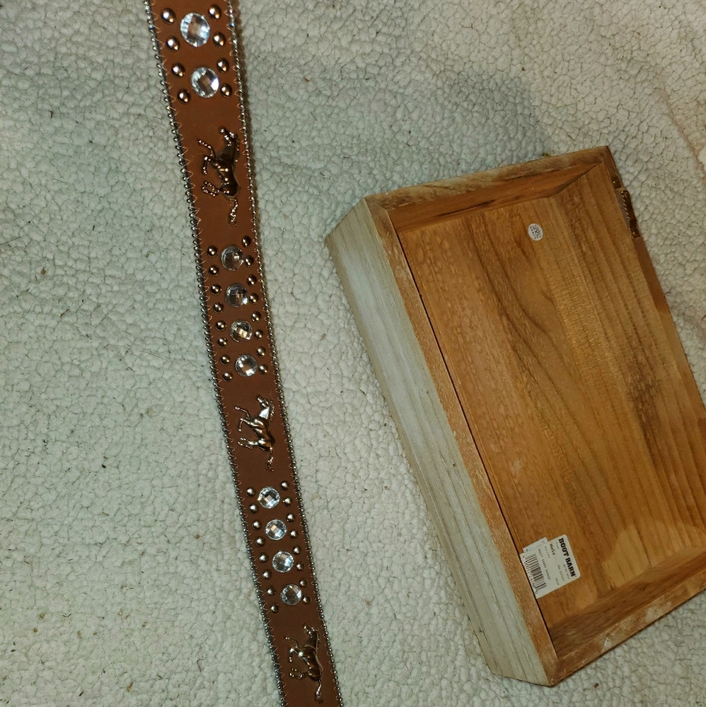 Running horses belt sz small